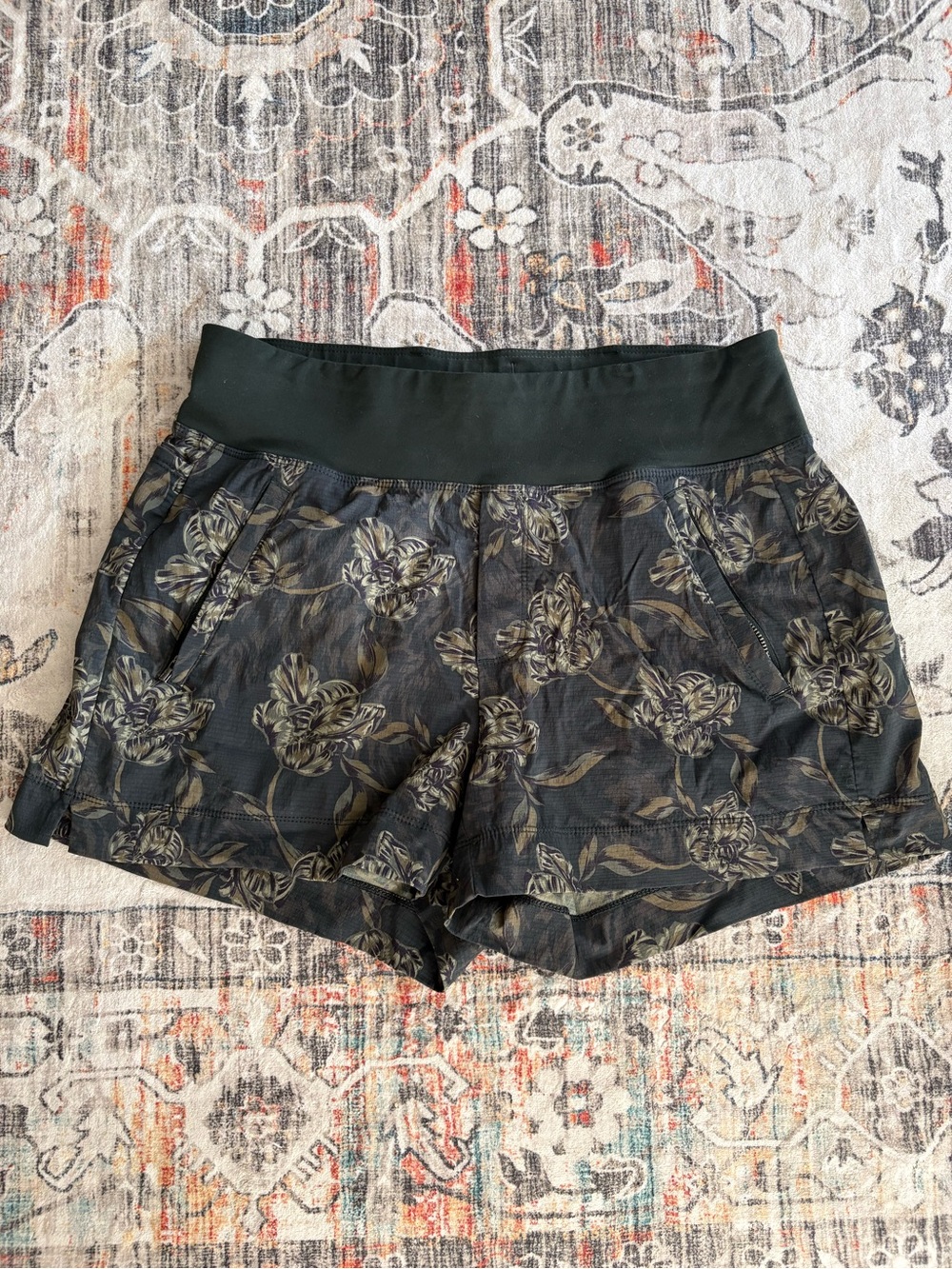 Athleta Green Trekkie North Printed Short size 8